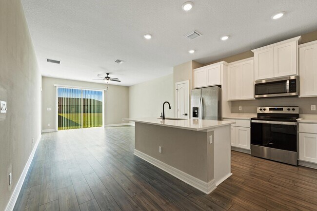 Building Photo - 1817 Party Pl