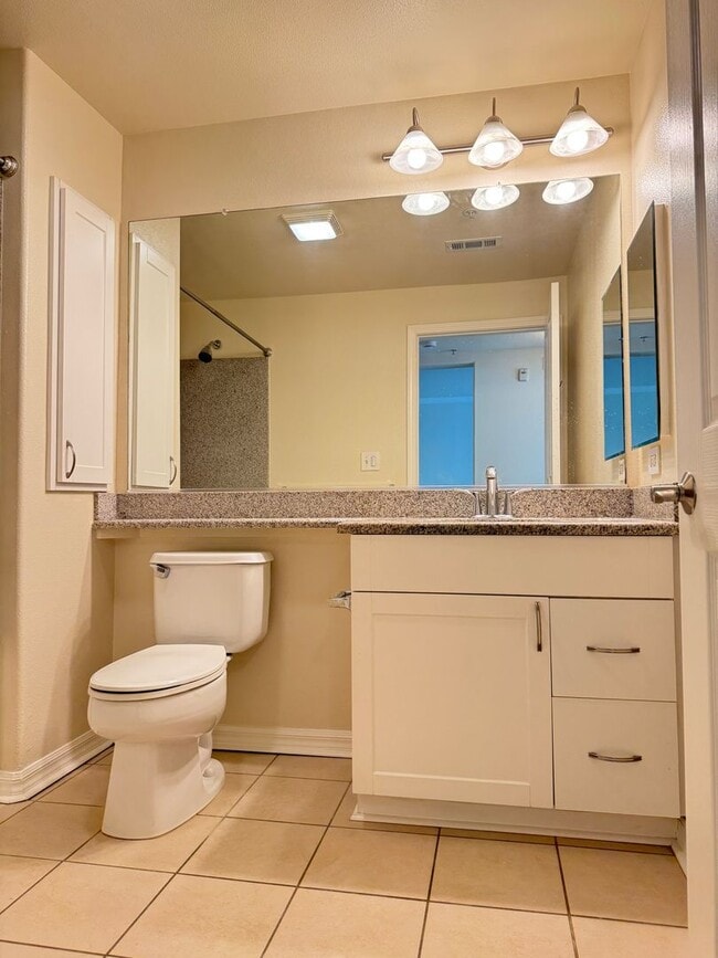 Building Photo - Large Santa Clara 1 Bedroom Condo in River...