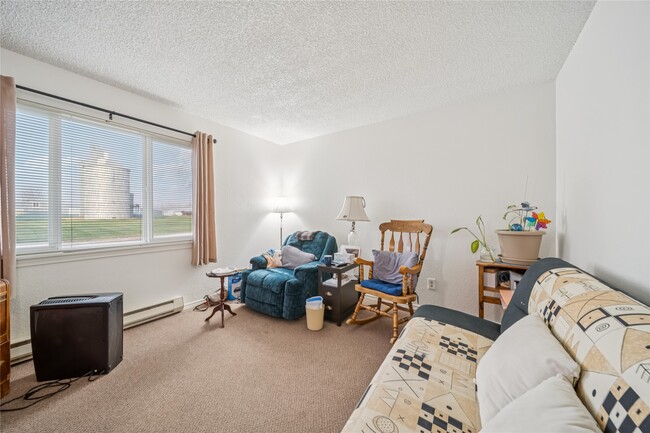 Building Photo - 424 E Dogwood Ave