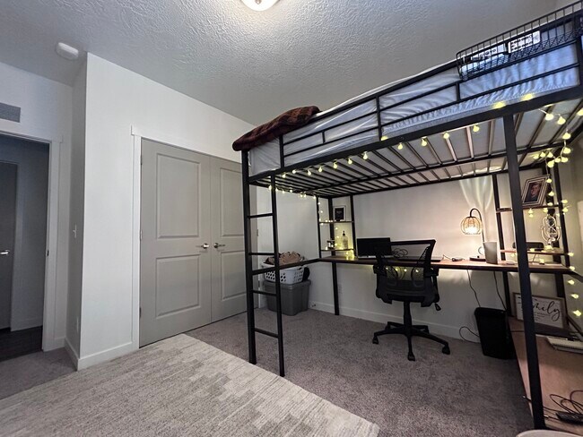 Building Photo - 891 S 2300 E