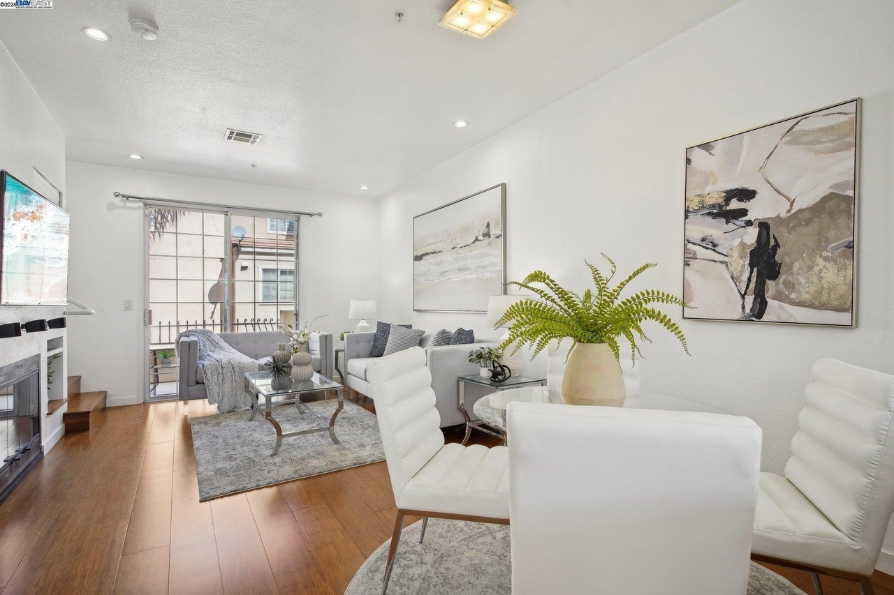 Building Photo - 385 Montecito Way