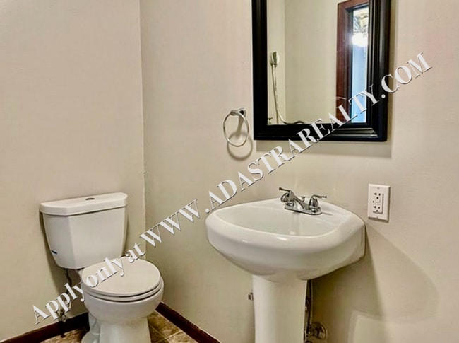 Building Photo - Nice 3 Bed 1.5 Bath Duplex in Leavenworth-Available NOW!!