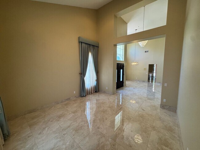 Building Photo - 5 Bedroom house in PASATIEMPO