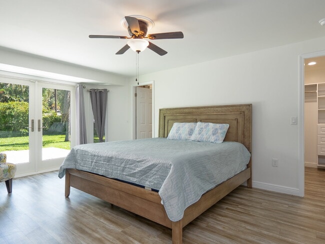 Building Photo - Living Across from Sarasota Bay 3BR/2.5BA Home Minutes to Downtown – Yardwork Included