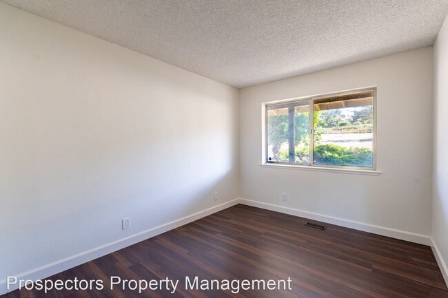 Building Photo - 4 br, 2 bath House - 2850 Paseo Robles
