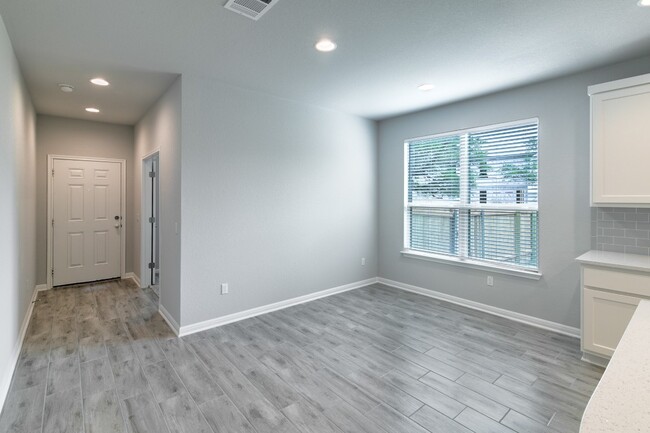 Building Photo - 124 Driftwood Hills Way