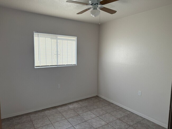 Building Photo - Remodeled 3 Br, 2 Ba, with major appliances
