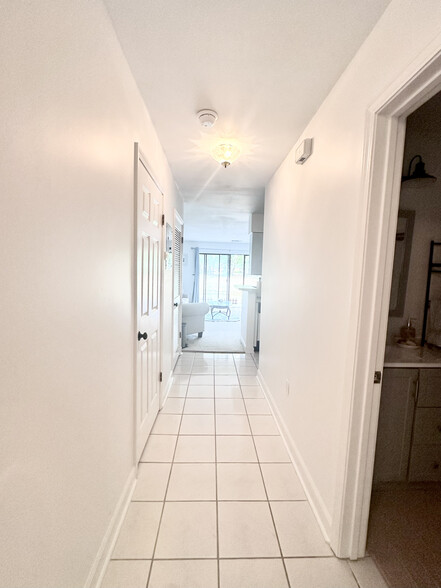 Building Photo - 109 Westlake Ct