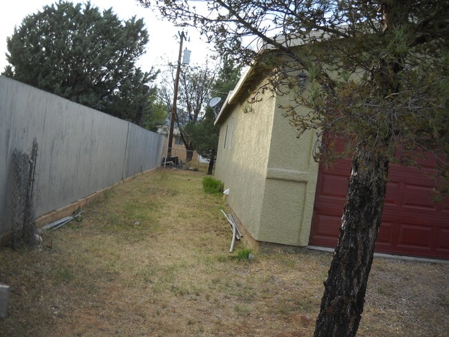 Building Photo - Palominas