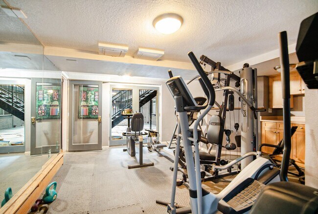 Building Photo - Beautiful 1 Bed, 1 Bath Condo on Speer- Ch...