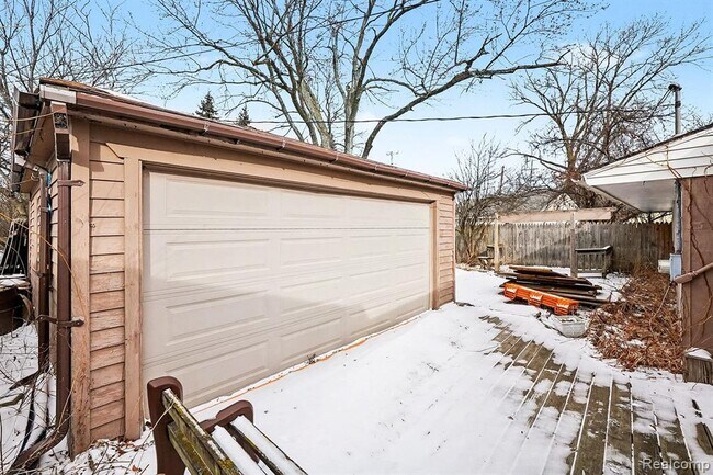 Building Photo - 672 Linda Vista Dr