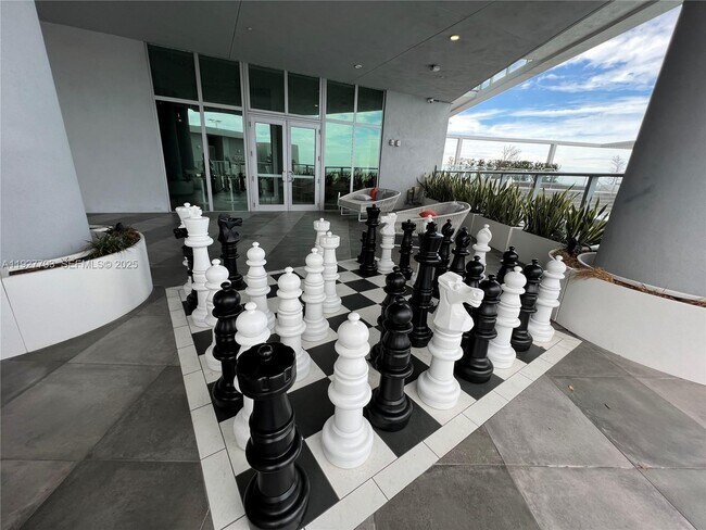 Building Photo - 2000 Metropica Wy