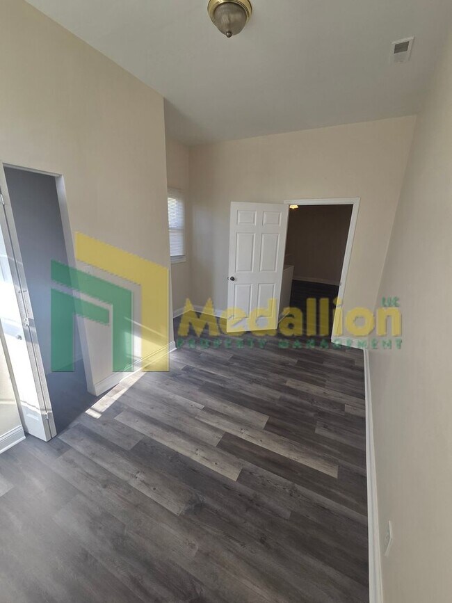 Building Photo - Updated 4-Bedroom Home on a Quiet Block
