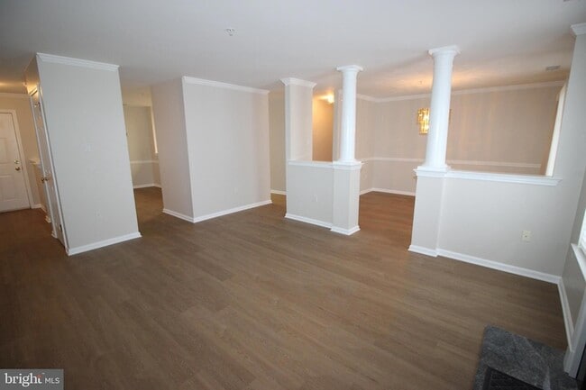 Building Photo - 1004 Julian Dr W