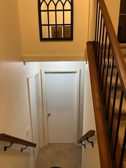 Building Photo - 210 Pinehurst Ln