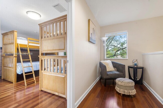 Building Photo - 4101 Bayview Dr