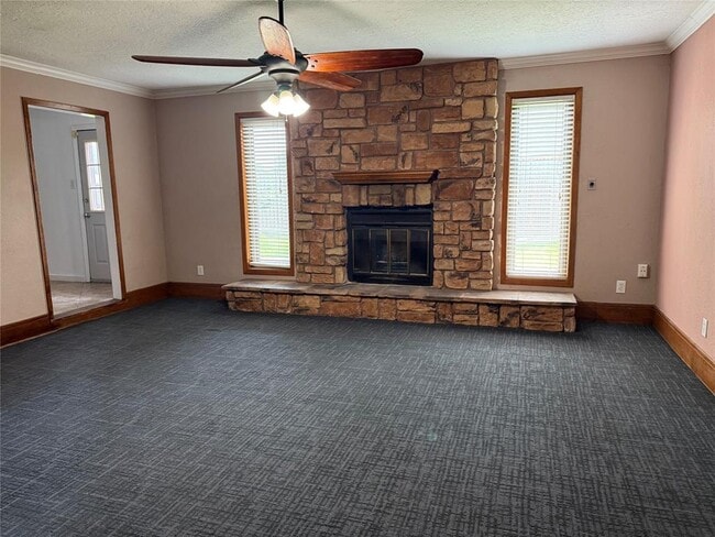 Building Photo - 702 Omega Cir