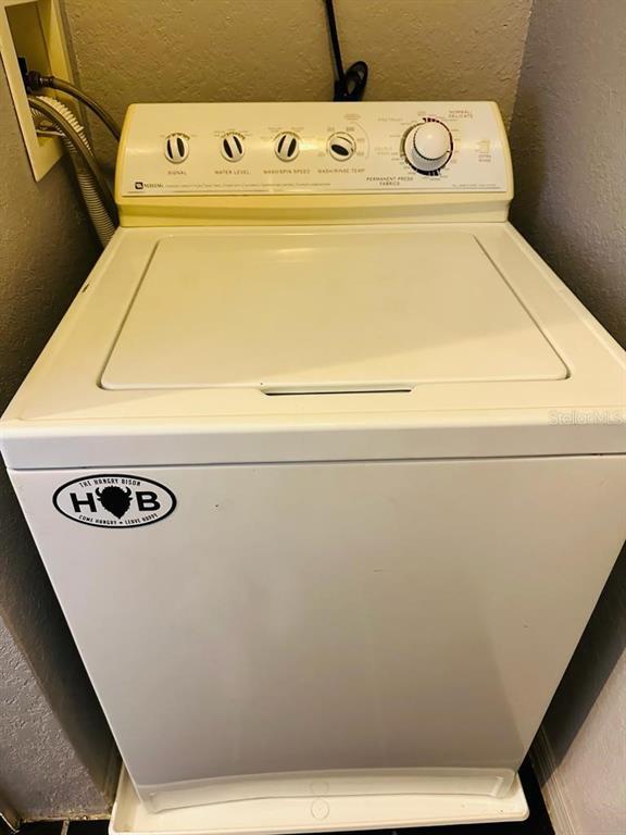 Building Photo - 6025 Westgate Dr