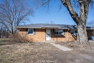 Building Photo - "Charming 2-Bedroom Apartment in Fountaintown – Cozy Living at 570 W U.S. 52!"