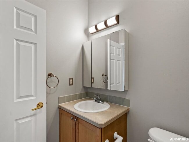 Building Photo - Timber Ridge Townhome