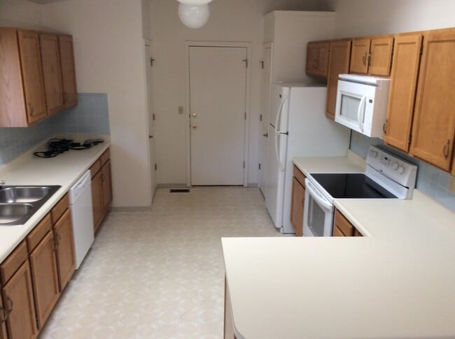 Building Photo - Beautiful Home in Brookdale Skyline Community!