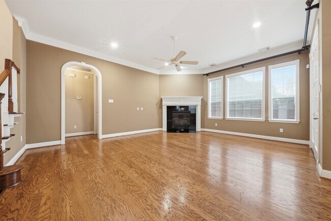 Building Photo - 17 Ambleside Crescent Dr