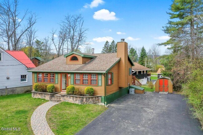 Building Photo - 27 Holly Ln