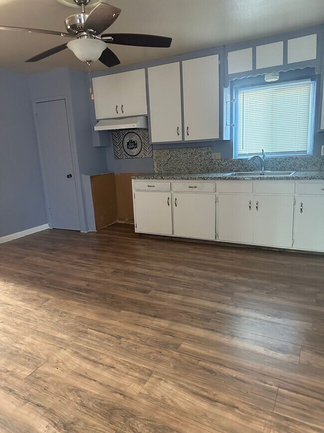 Building Photo - Charming Living in the Heart of Turlock