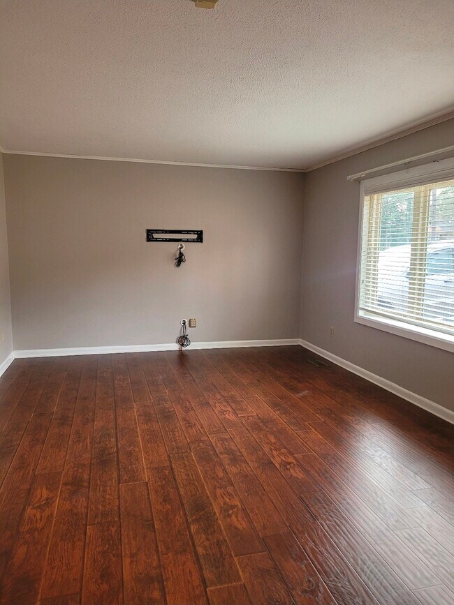 Building Photo - 714 Dandridge Dr