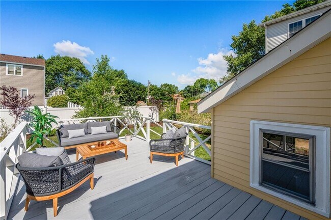 Building Photo - 83 Spring Ave