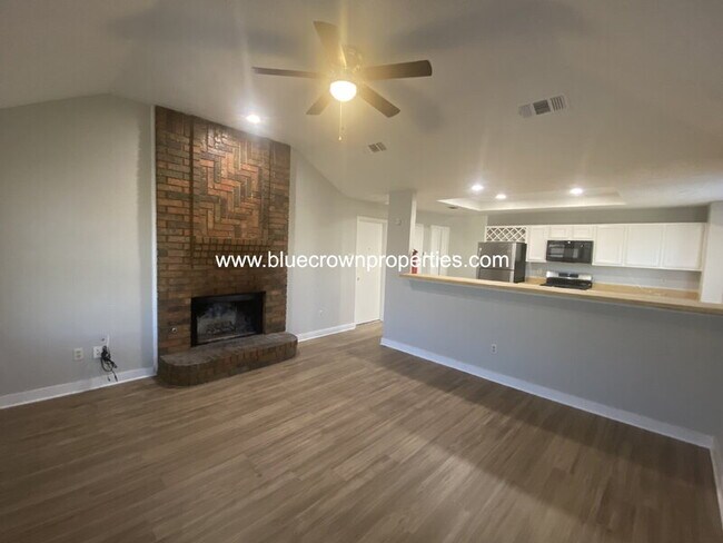 Building Photo - 1212 Case Dr