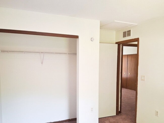 Building Photo - 4 Bed / 2 Full Bath Two-Story Home — Fresh Paint, New Flooring, Detached Garage
