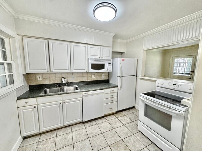 Building Photo - 163 S Fenwick Rd