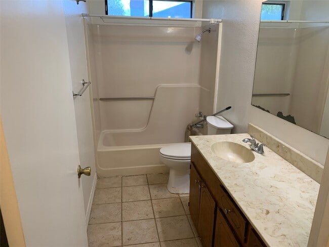 Building Photo - 222 Lemonwood Dr