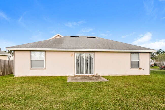 Building Photo - 1371 Summerbrook Dr