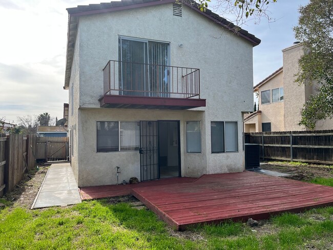 Building Photo - Comfy Two Story Home