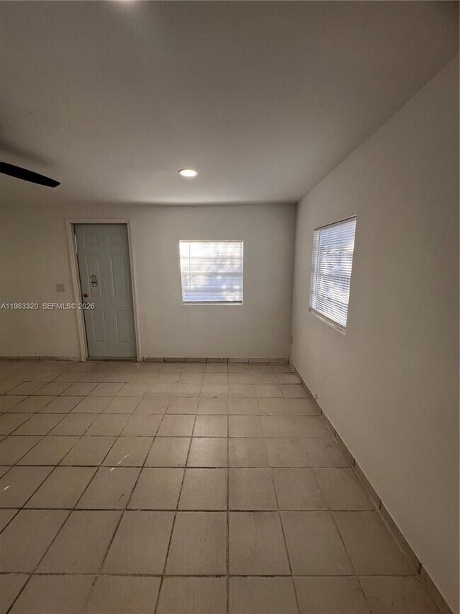 Building Photo - 3820 SW 16th St