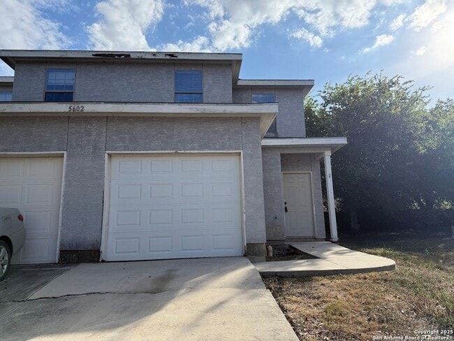 Building Photo - 5602 Golf Mist