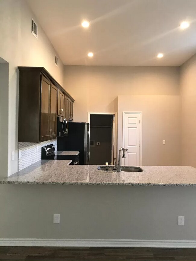 Building Photo - 4620 Booth Dr
