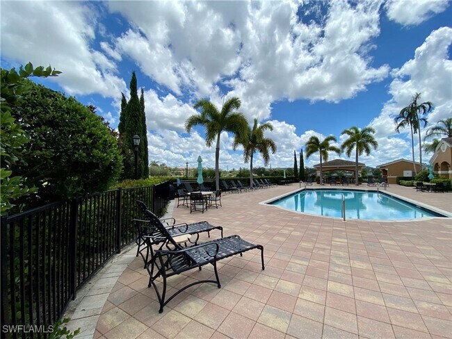 Building Photo - 1840 Florida Club Cir