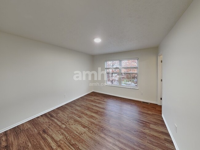 Building Photo - 912 Wallace Dr