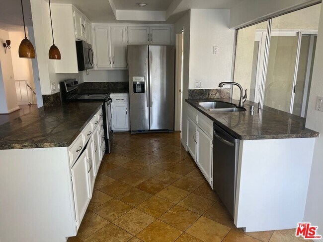 Building Photo - 4650 Park Mirasol Park