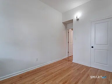 Building Photo - 522 Elm St