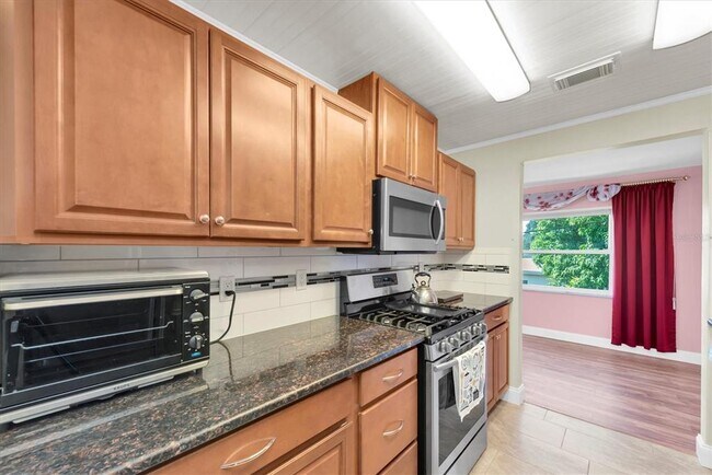 Building Photo - 10032 65th Ave N