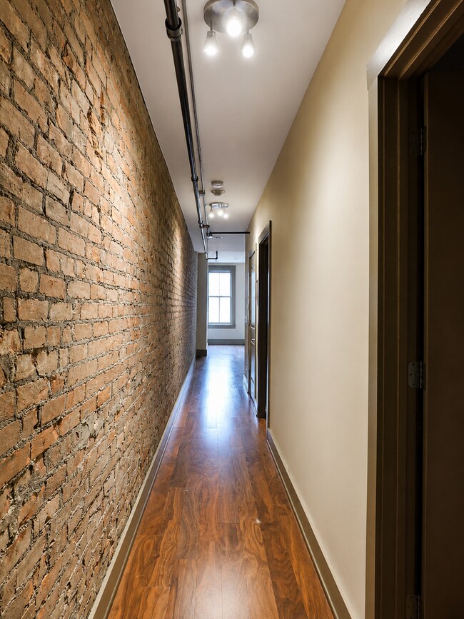 Building Photo - 641 Walnut St