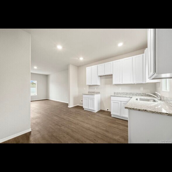 Building Photo - 2142 Collins Aly