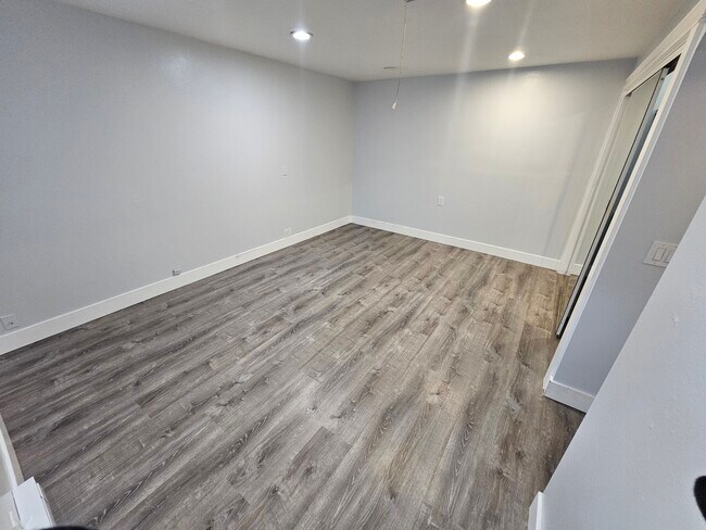 Building Photo - 829 2nd Ave N