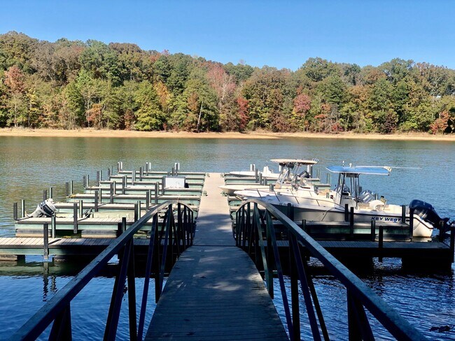 Building Photo - 611 Harts Cove Way