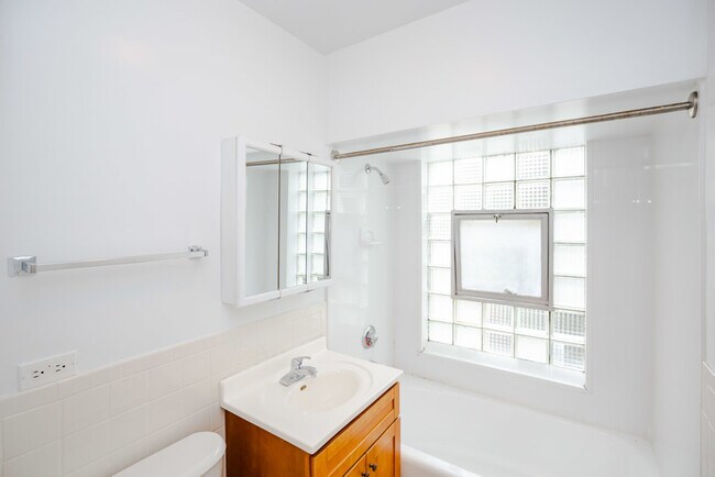 Building Photo - 5700 W 35th St