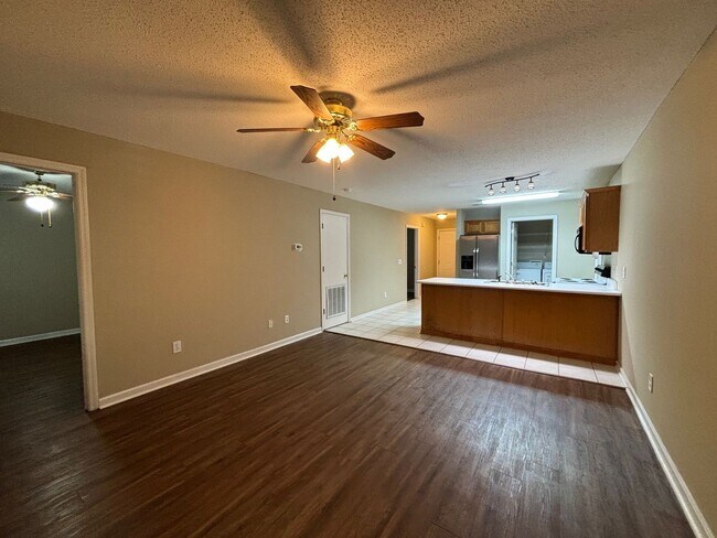 Building Photo - 324 N Ross St